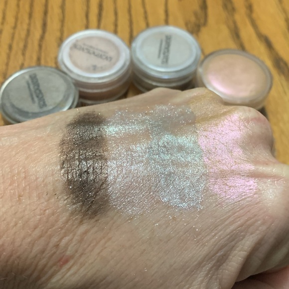 INNOCENCE Mineral Beauty - Loose Mineral Shimmering Eyeshadow’s - Picture 4 of 4